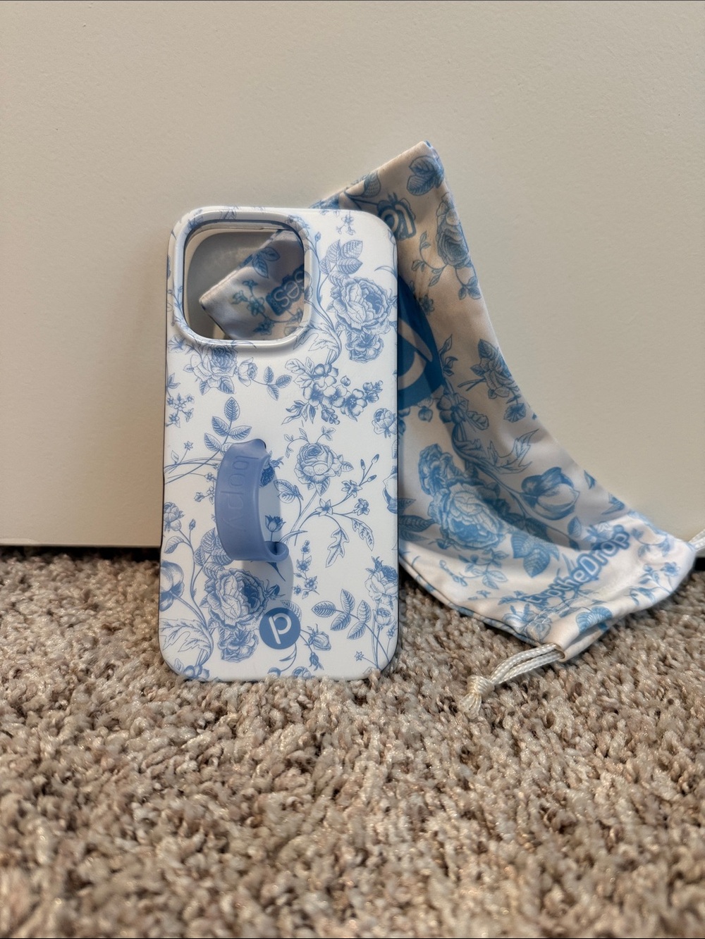 iPhone 16 Pro Loopy Righty Toile Phone Case with Matching Pouch and Grip